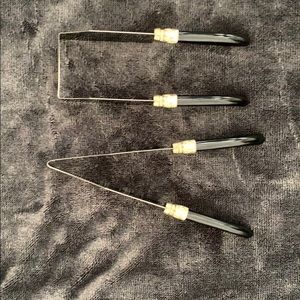 BRAND NEW CAKE CUTTERS - SET OF 2